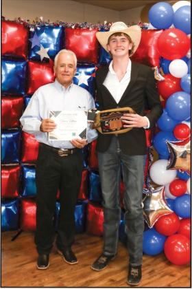 Marcus Scarborough from Citizens Bank preto sented the Gold Star Award to Henri Nolen
