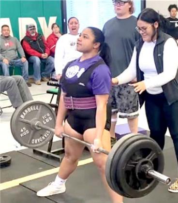 DHS Bobbies Powerlifter Ni’Khiyah Porras (220 weight class) set a Regionals record in the Dead Lift at 410 pounds.