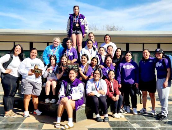 The DHS girls powerlifting team scored a team title at the THSWPA Regionals, Region 1 – 3A meet this past weekend and qualified several to compete at the State Championships in Frisco.