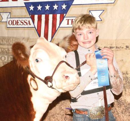 Dimmitt FFA Sawyer Lunsford kicked off the new year by competing at the Sandhills Stockshow and Rodeo in Odessa. Sawyer won the light weight class with a Horned Hereford weighing in at 1069 pounds and made the sale.