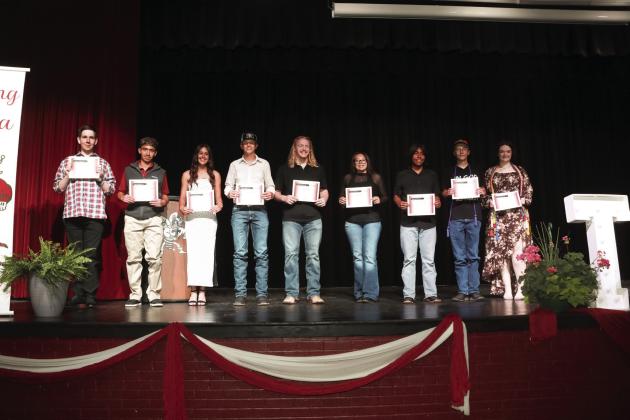 A Honor Roll: Freshmen were Benjamin Dale and Francisco Velazquez Ambriz. Sophomores were Kloe Chasco, Gavin Mahannah, and Jace Miller. Juniors were Ava Comans