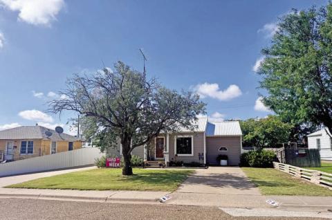 Yard of the week – 8 Houston Rd. – Wendy Hill