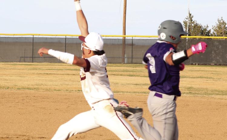 Gustavo Trevino stretches to get the out at 1st