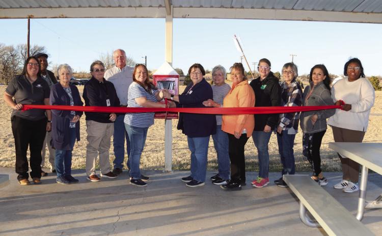Country Friends Extension Education Club Celebrates Sharing Library at McKenzie Park