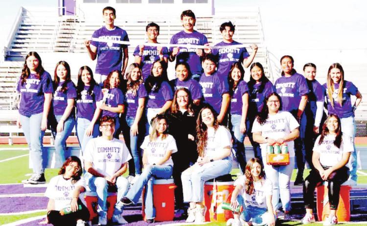 DISD athletic trainers– (back row) ConLer Willey, Lizandro Rocha, Mario Lopez, Frankie Rios, (middle row) Grisell Aguirre, Jimena Fuentes, Karla Perez, Rosalinda Comparan, Carla Medina, Kimberly Solis, Na'Khiyah Porras, Martin Rodriguez, Delia Vargas, Alexandra Mora, Jada Saenz, Noelia Santellano, Sera Garcia, (front row) Alyssa Enriquez, LJ Lopez, Heidi Cantu, Karlee Gluszek, Noemy Olmos, Audrey Wooten, Paulina Bernal and Magdalyn Chavez.