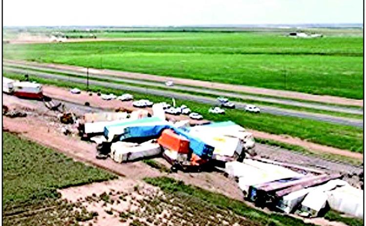 A major train railway accident was reported last Wednesday morning, when 17 cars of a BNSF Railway intermodal train derailed on the railroad’s Southern Transcon northeast of Hereford. The derailment occurred on the Hereford Subdivision, between the towns of Dawn and Hereford near the intersection of Highway 60 and DD. There were no injuries to the train crew. BNSF responded quickly and were on site with equipment to clear the area and restore the track. BNSF said in a statement it reopened one of the two ma