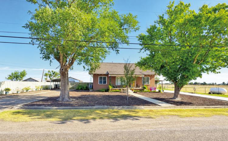 Yard of the week – 205 NE 10th - Vaughn