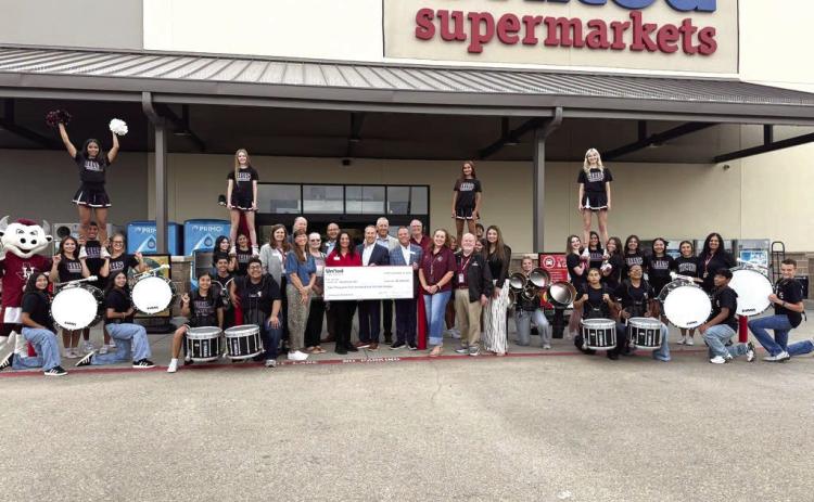 Hereford Students Help Welcome United Supermarkets to the Community