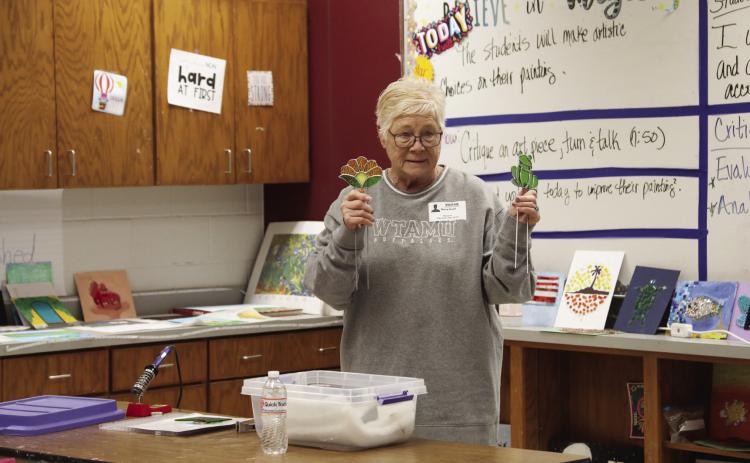 Nancy Bonds from Mom’s She Shed visited in the Tulia Junior High Art Class. She brought stained glass pieces to show the students. She showed them how to cut the class and put the pieces together to make the finished piece.