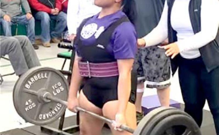 DHS Bobbies Powerlifter Ni’Khiyah Porras (220 weight class) set a Regionals record in the Dead Lift at 410 pounds.