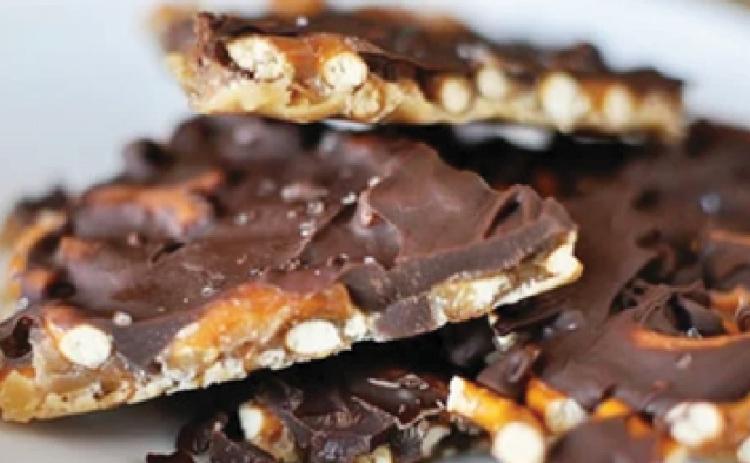 Salted Chocolate Toff ee Pretzel Bark