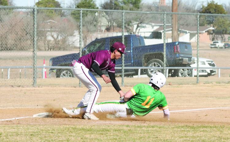 Roberto Martinez tagged the runner out at 3rd